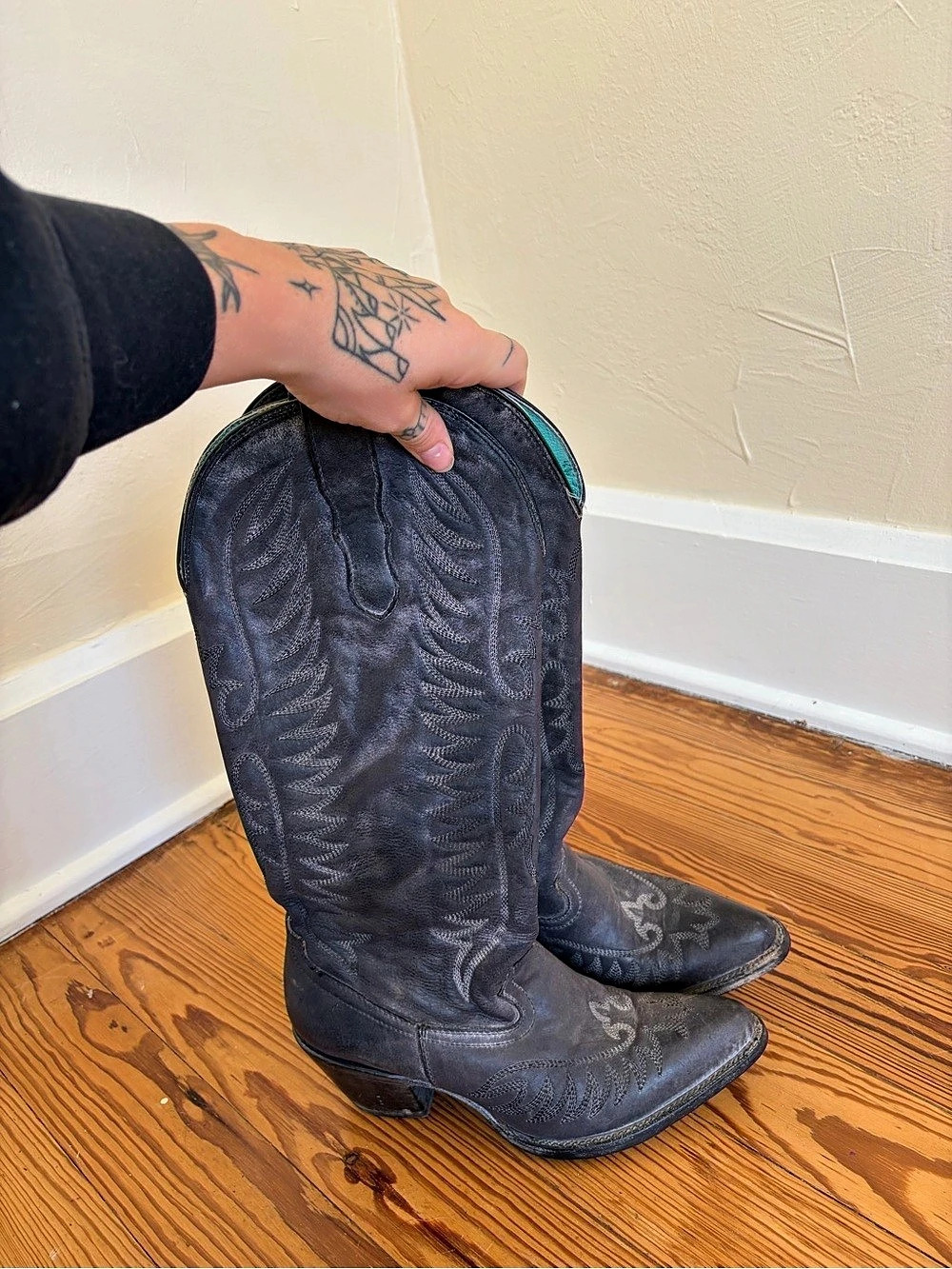 Corral Women's Black Round Toe Boot